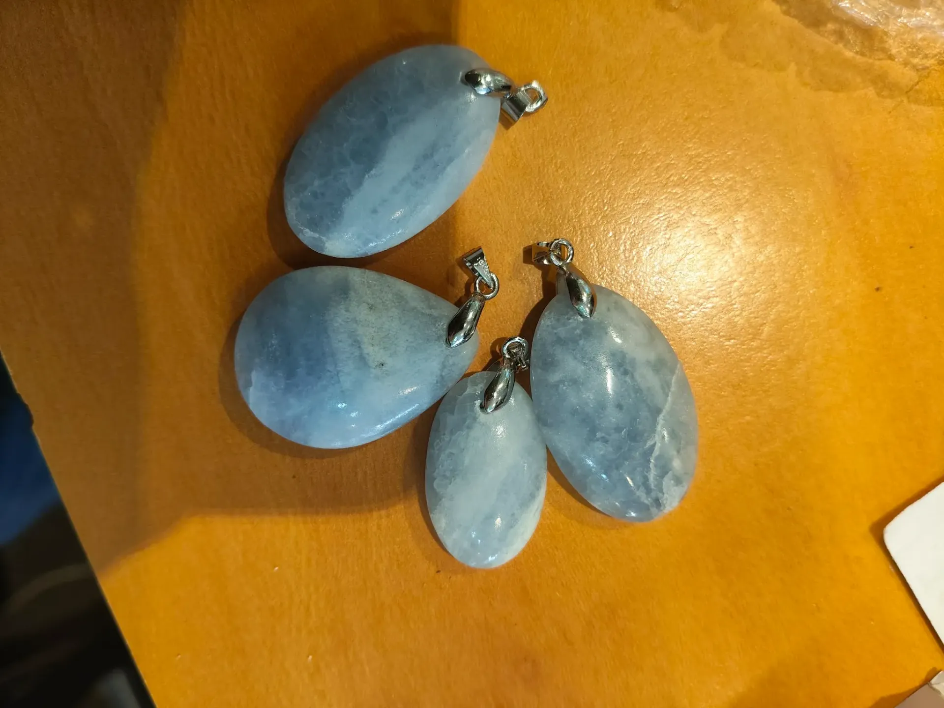 Calcite bleue – Pendentif pierre naturelle – Forme goutte
