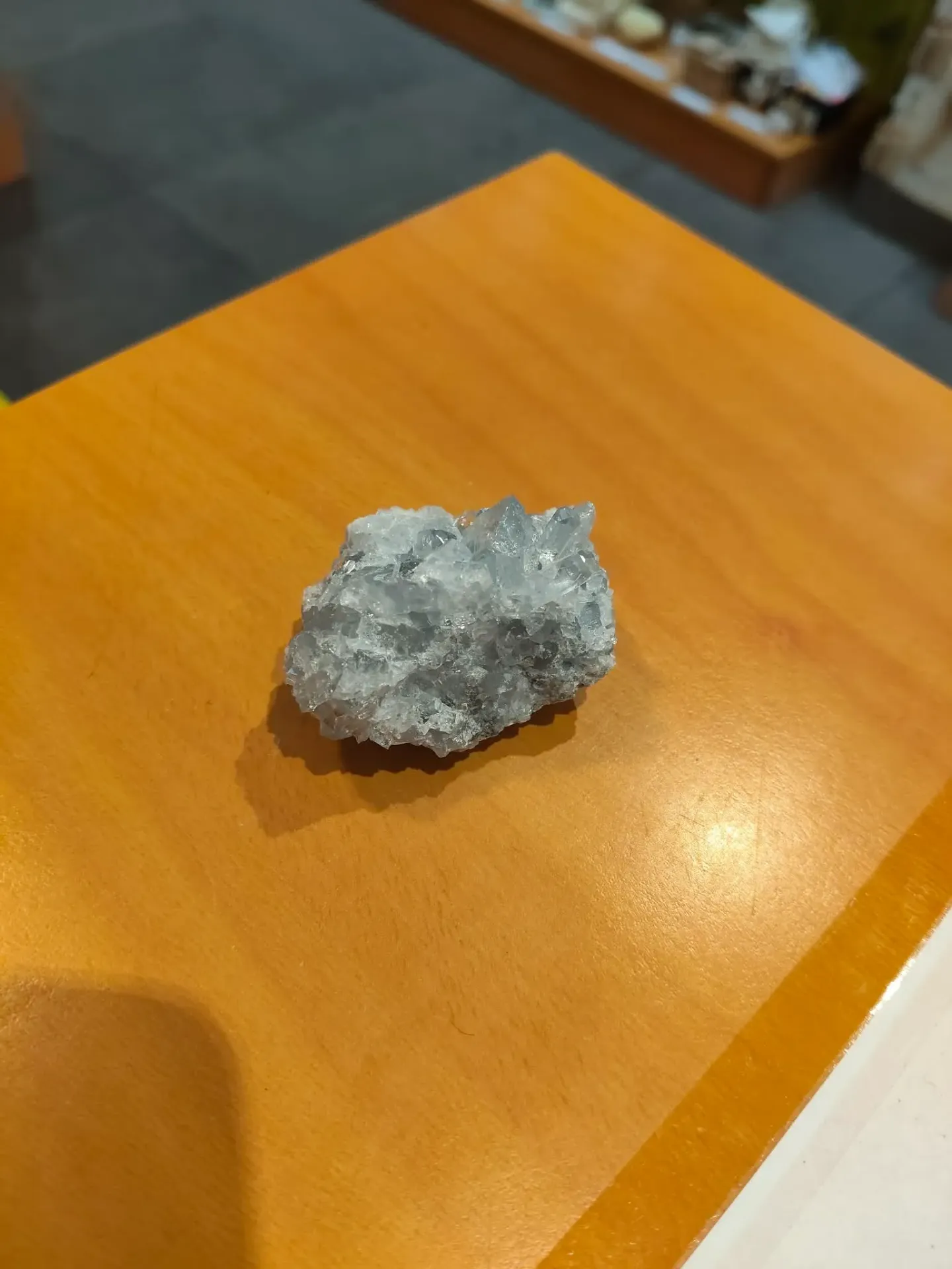 Célestine ou Célestite – Druse naturelle – Pierre brute 100g