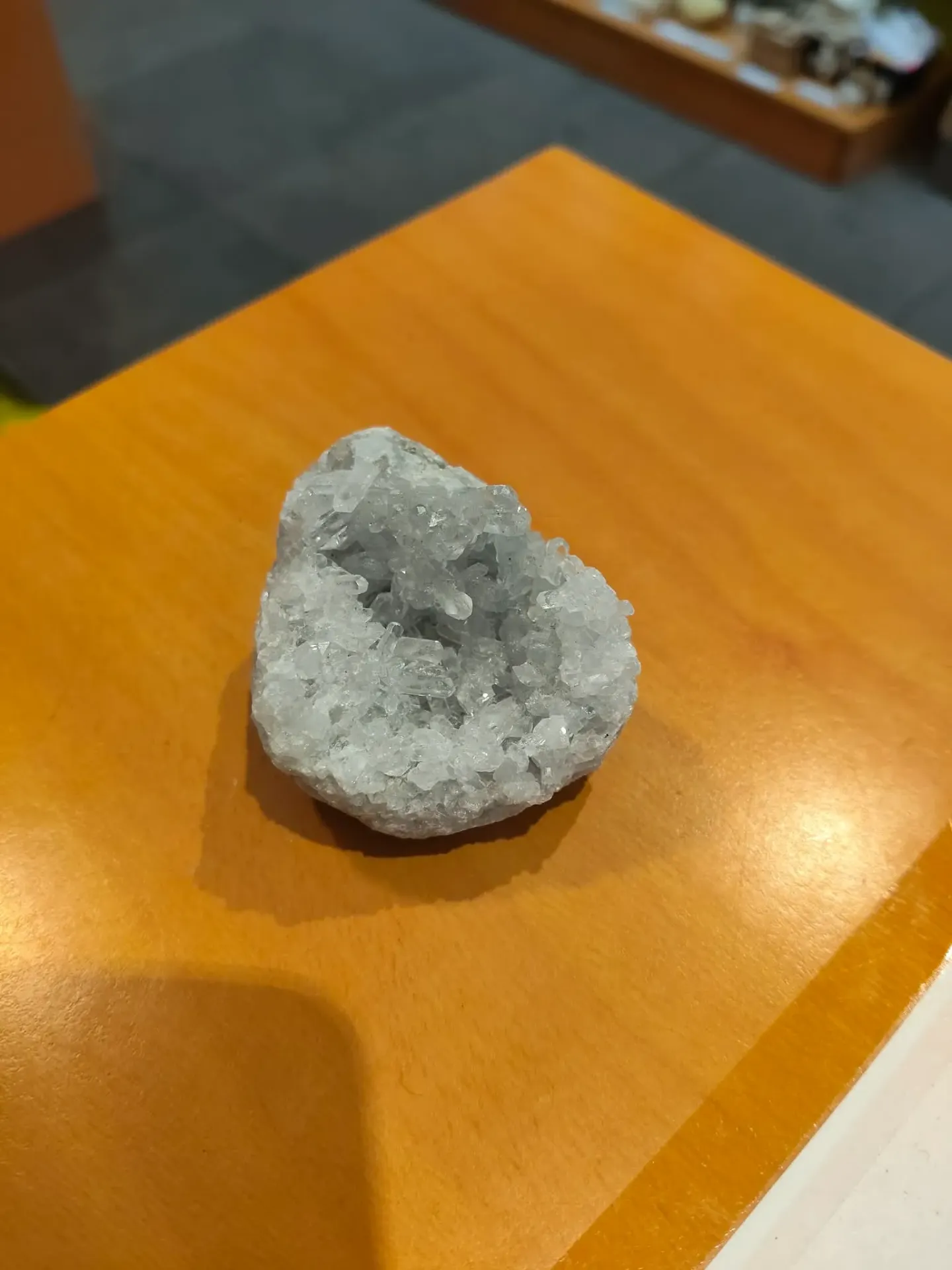 Célestine ou Célestite – Druse naturelle – Pierre brute 150g