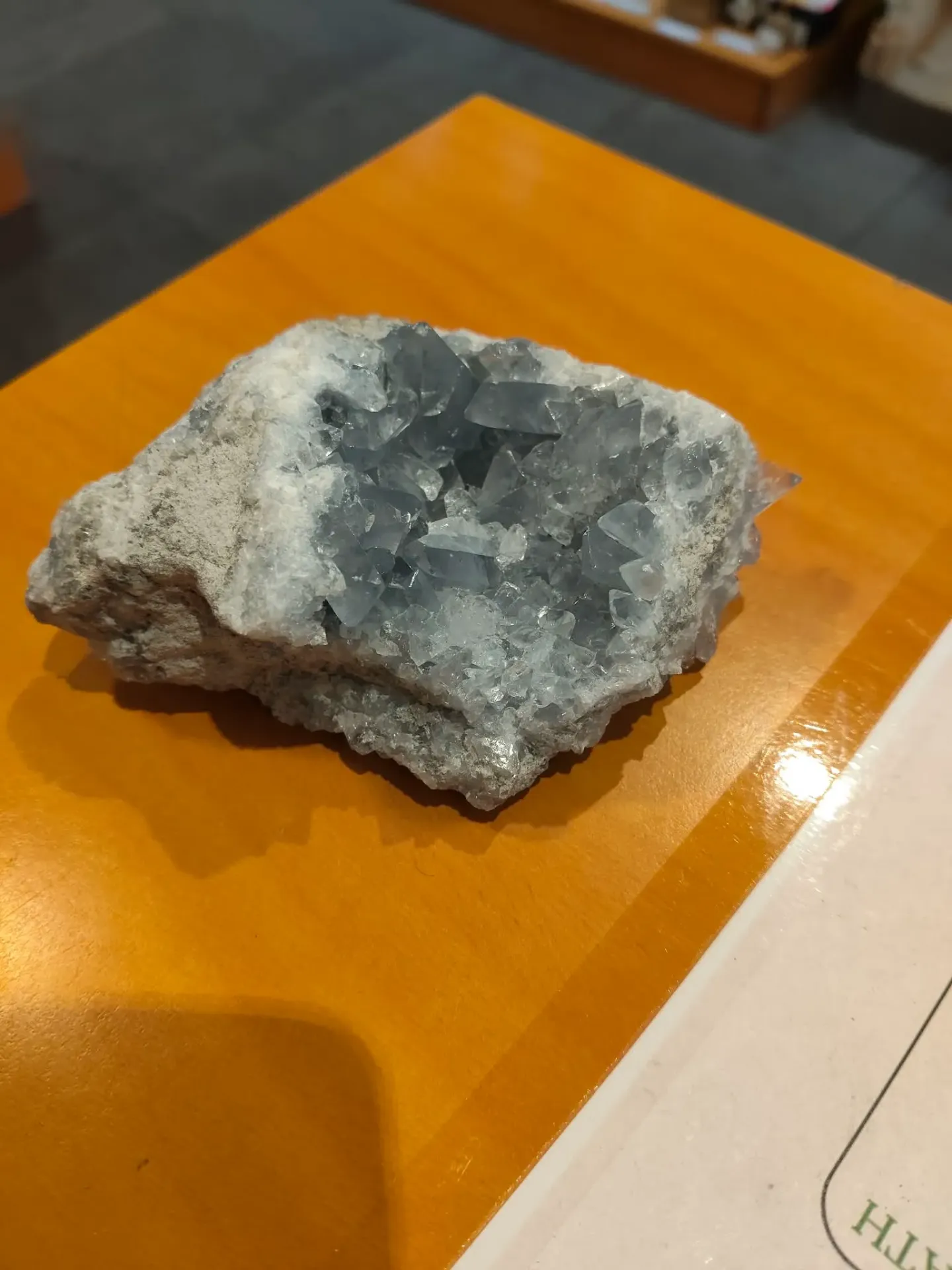 Célestine ou Célestite – Druse naturelle – Pierre brute 790g