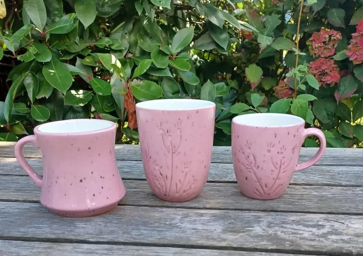 Gobelet Haut Artisanal en Porcelaine – Rose ou Mauve