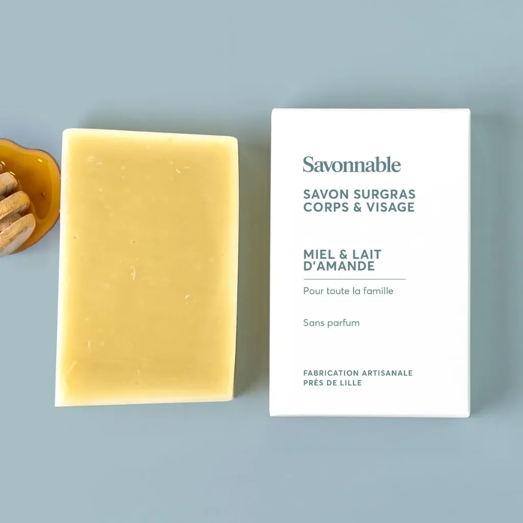 Savon Surgras Miel & Lait d’Amande Savonnable – Peaux Sèches & Fragiles – 100 g