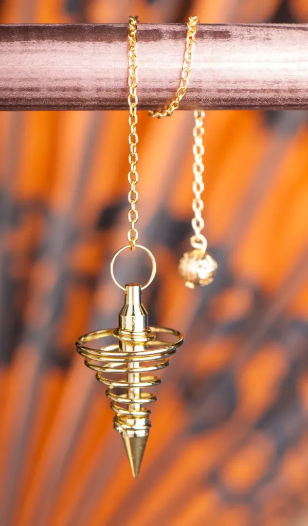 Pendule spiralé en laiton plaqué or – PSD01