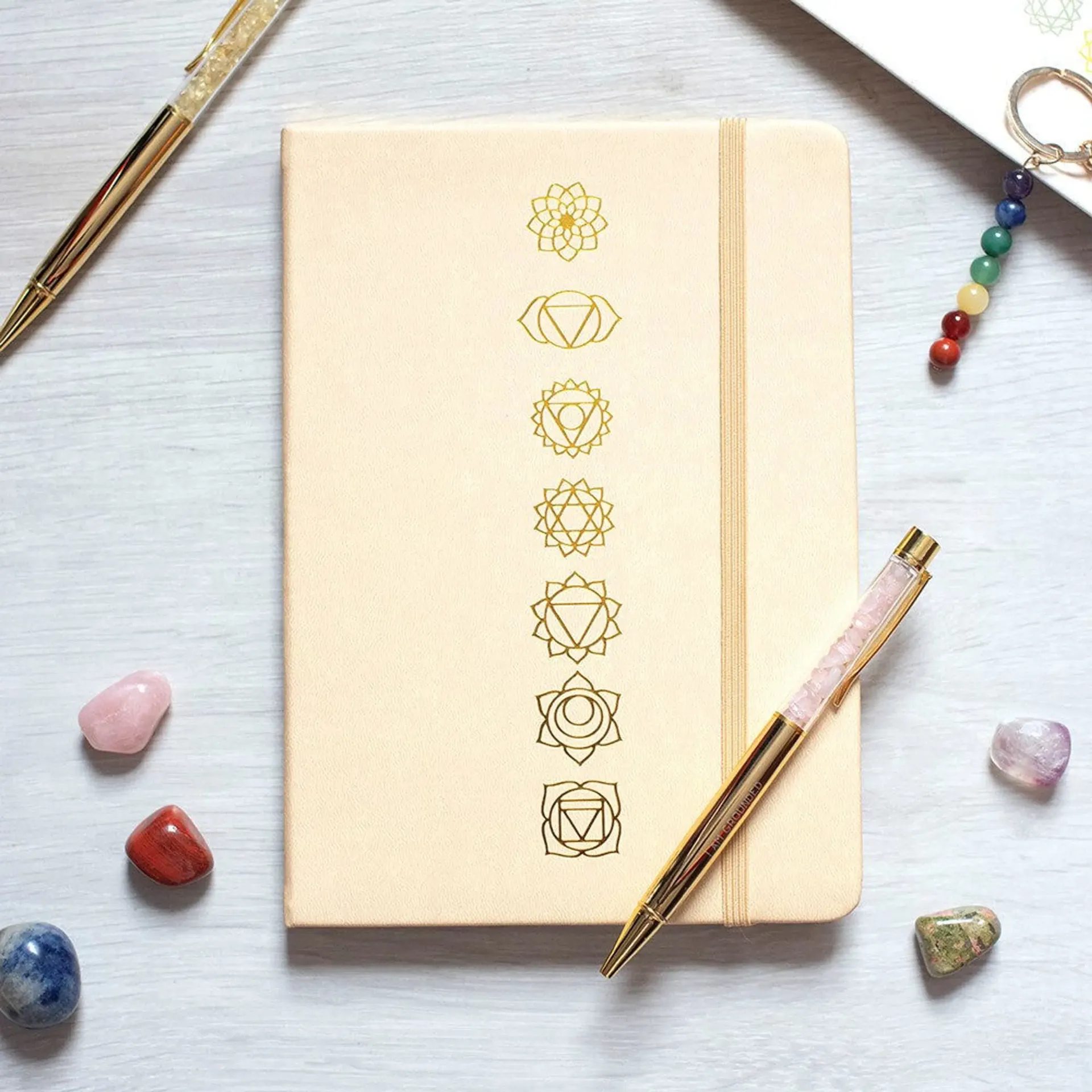 Carnet des 7 Chakras A5 – Chakra Flow – Couverture Beige et Dorée
