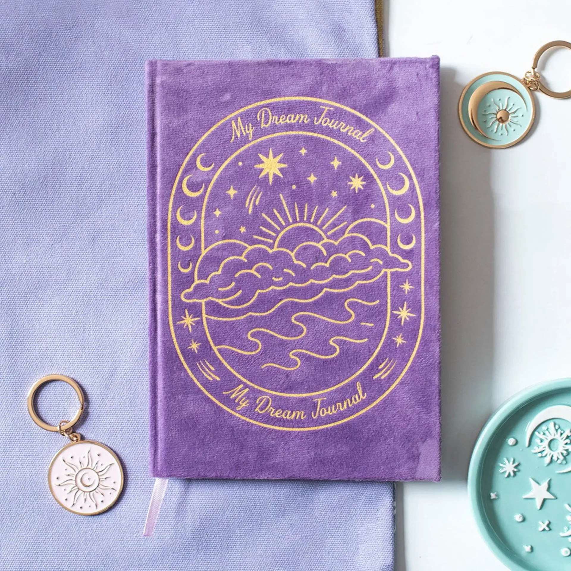 Journal de Rêves Violet A5 – Purple Celestial Dream Journal – Motifs Lune et Étoiles